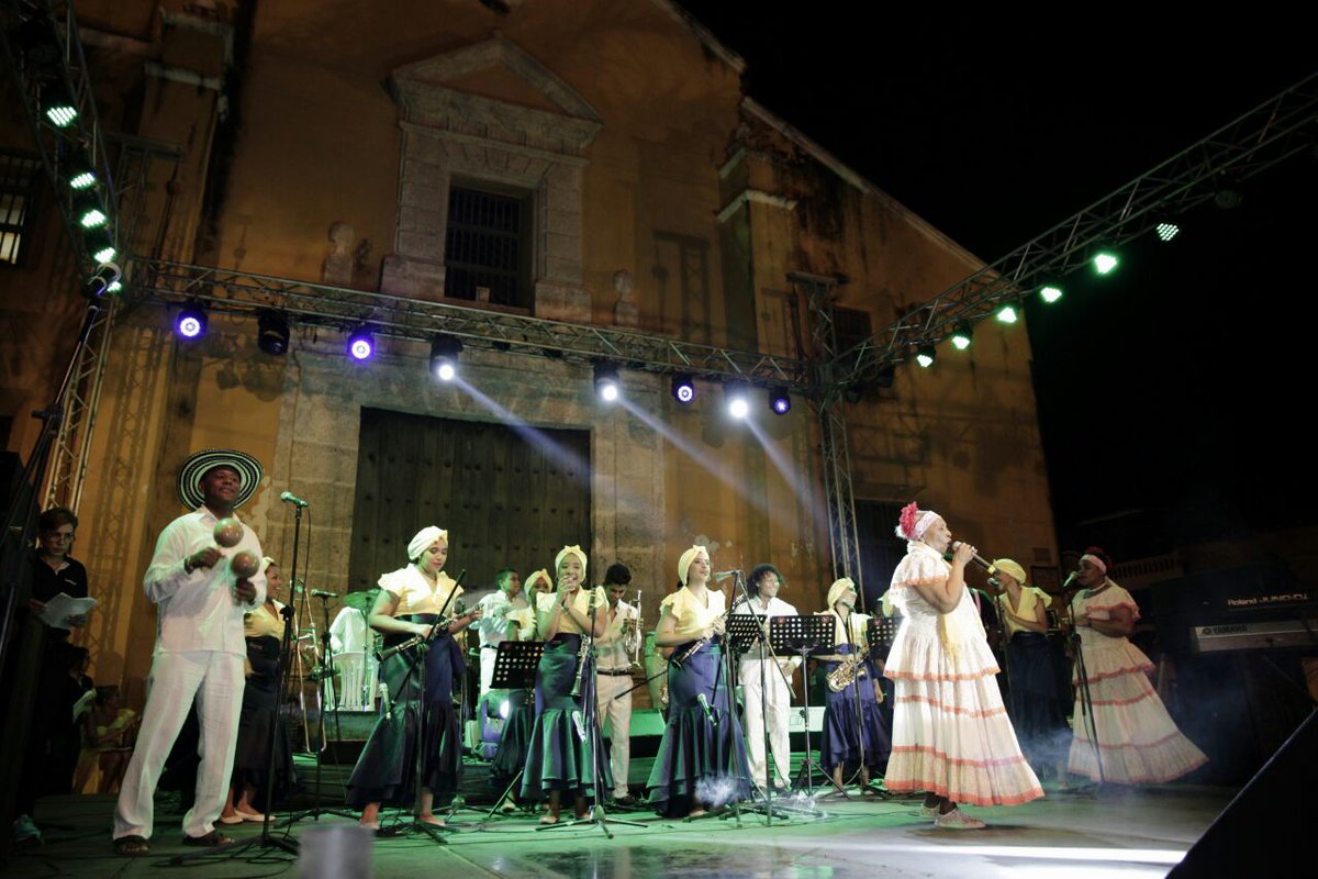 vivian_eljaiek's tweet photo. Lo vivido anoche en #Getsemaní fue sencillamente emocionante! Felicitaciones a la red orquestal de @fundmamonal por tan hermosa iniciativa! https://t.co/Gj5MAAY8iL