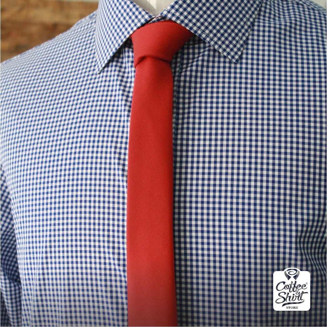 CoffeeShirtS's tweet photo. ¡Refleja tu espíritu navideño usando una corbata roja! Además ese color transmite sensación de poder, fuerza y pasión. #TipsCoffeeShirt #red https://t.co/KfaUMQkp4A