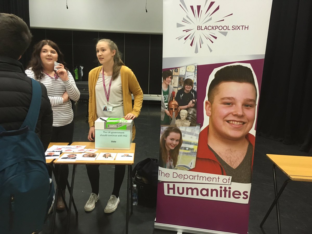 BlackpoolSixth's tweet photo. @B6FCpolitics Society talking to Yr 11a about what they offer #ExcellenceProgramme https://t.co/VyMLaC8xM7