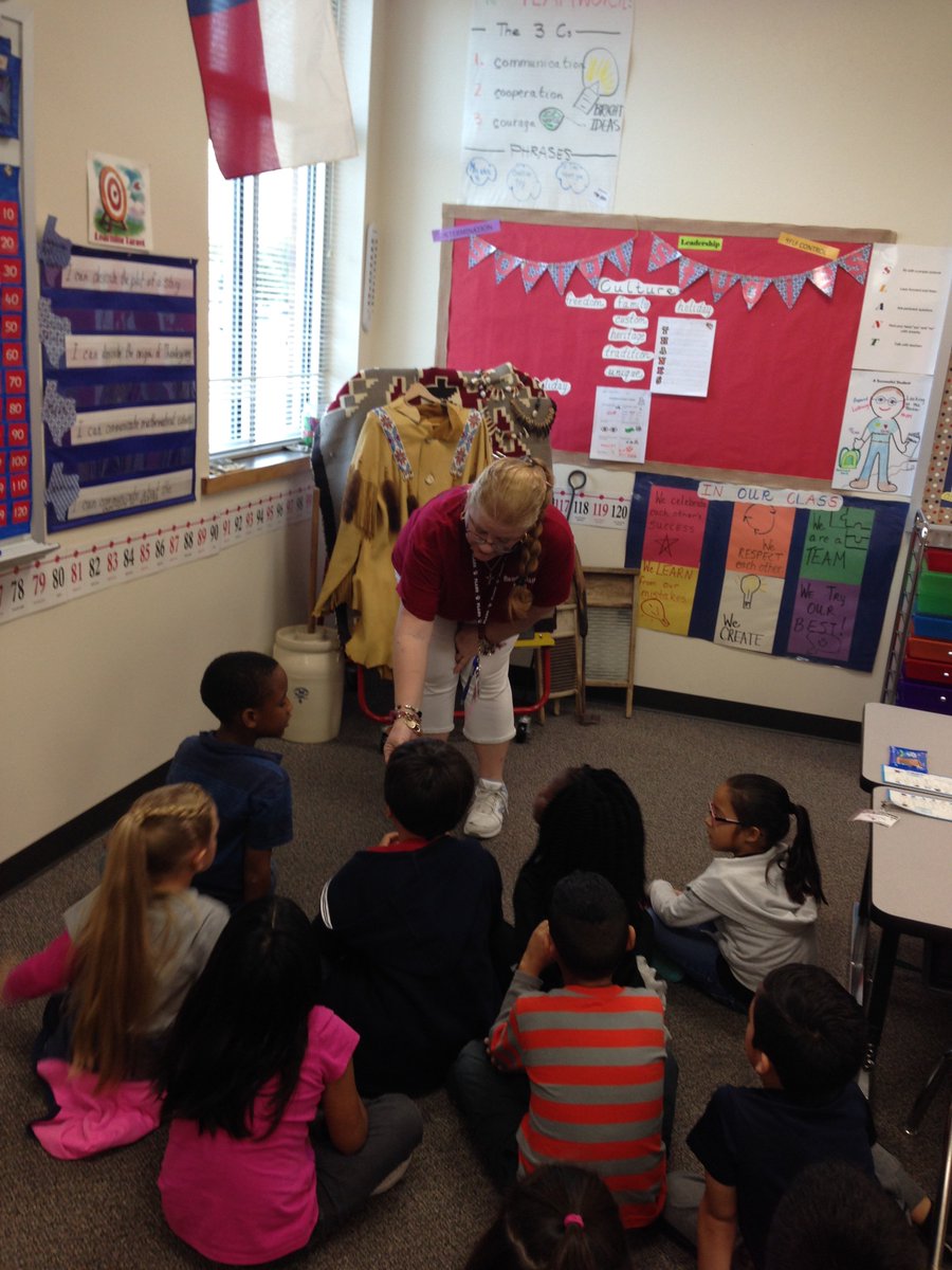 MendenhallFirst's tweet photo. Ms. Elizabeth was able to teach us all about her family traditions! #mendenhalllearns https://t.co/4yFBEpVJZR