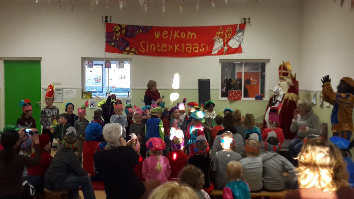 boomgaardstreef's tweet photo. We hebben van Sinterklaas het officiële KIVA certificaat ontvangen!!! Nu zijn we officieel KIVA school#trots#KIVA#schoolklimaat https://t.co/slHKaJXeY3