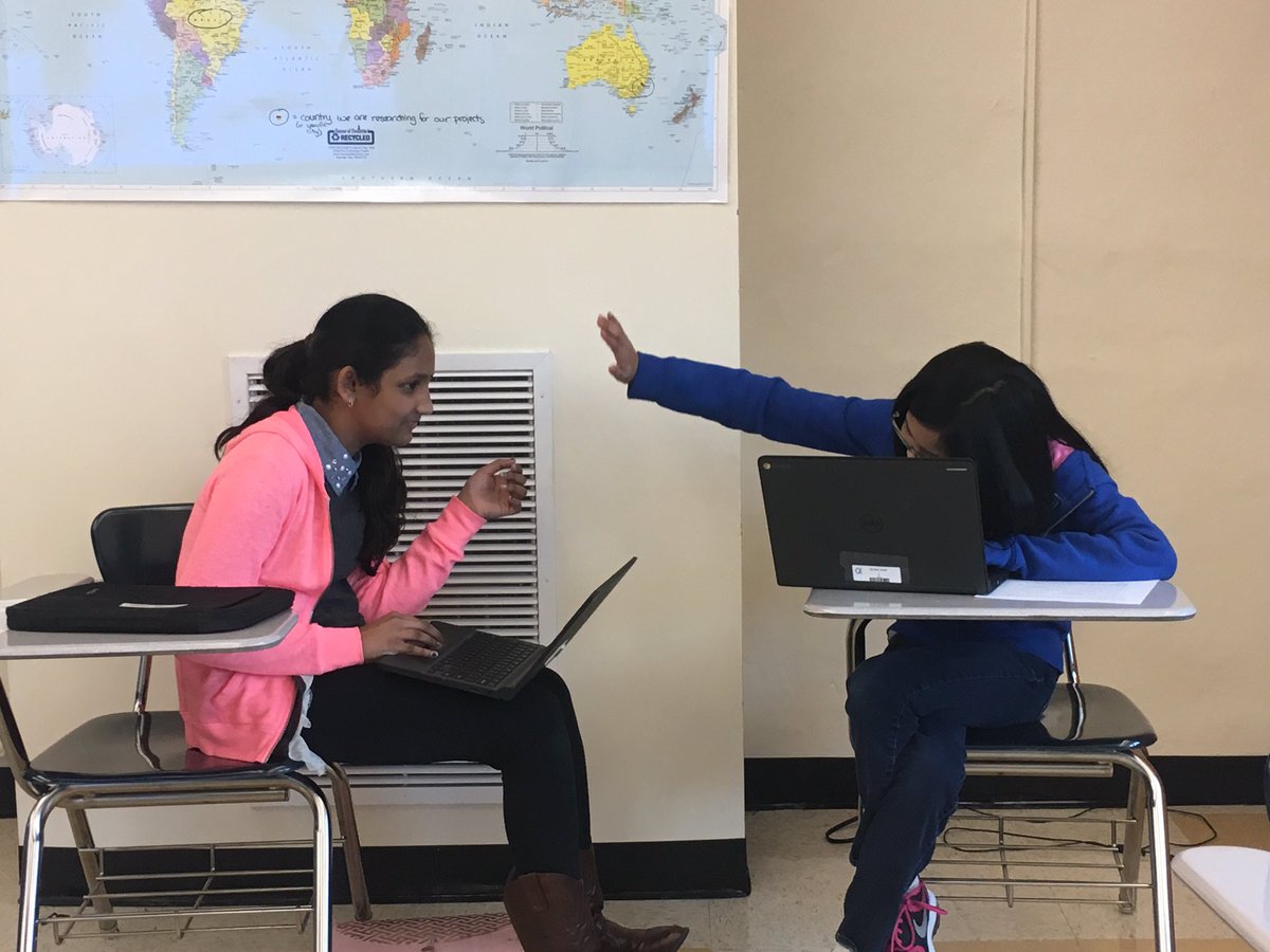 MsBreeman35's tweet photo. Peer editing our Stress Stories today ! Using our writing skills in health class ✏️ #teacherlife #6thgradehealth @GBoulegeris https://t.co/zEFogDEDwh