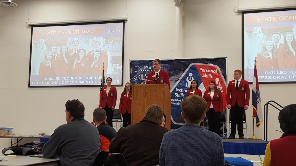 LexLaRay's tweet photo. Opening ceremony for Teacher PD day @ State Tech! #lexlaray https://t.co/mqYCA5HjJR