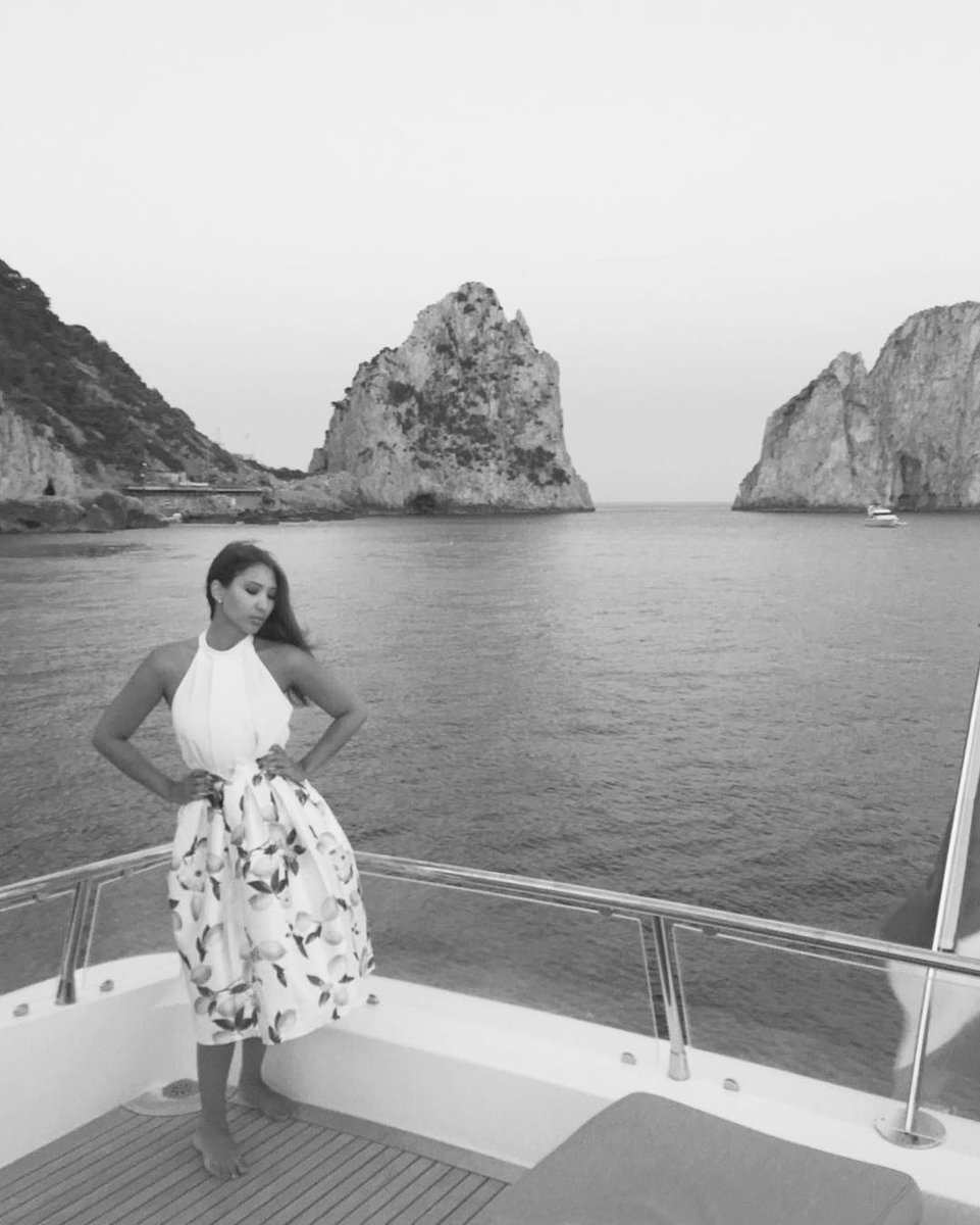 fashfleet's tweet photo. #instagram @mariatisselli #fashfleet #fashxyacht #luxuryfashion #yachties #yachtstyle #BILLIONAIRE #yachtlover #blntoys #jetset #yachty https://t.co/f4IhSLQY9A