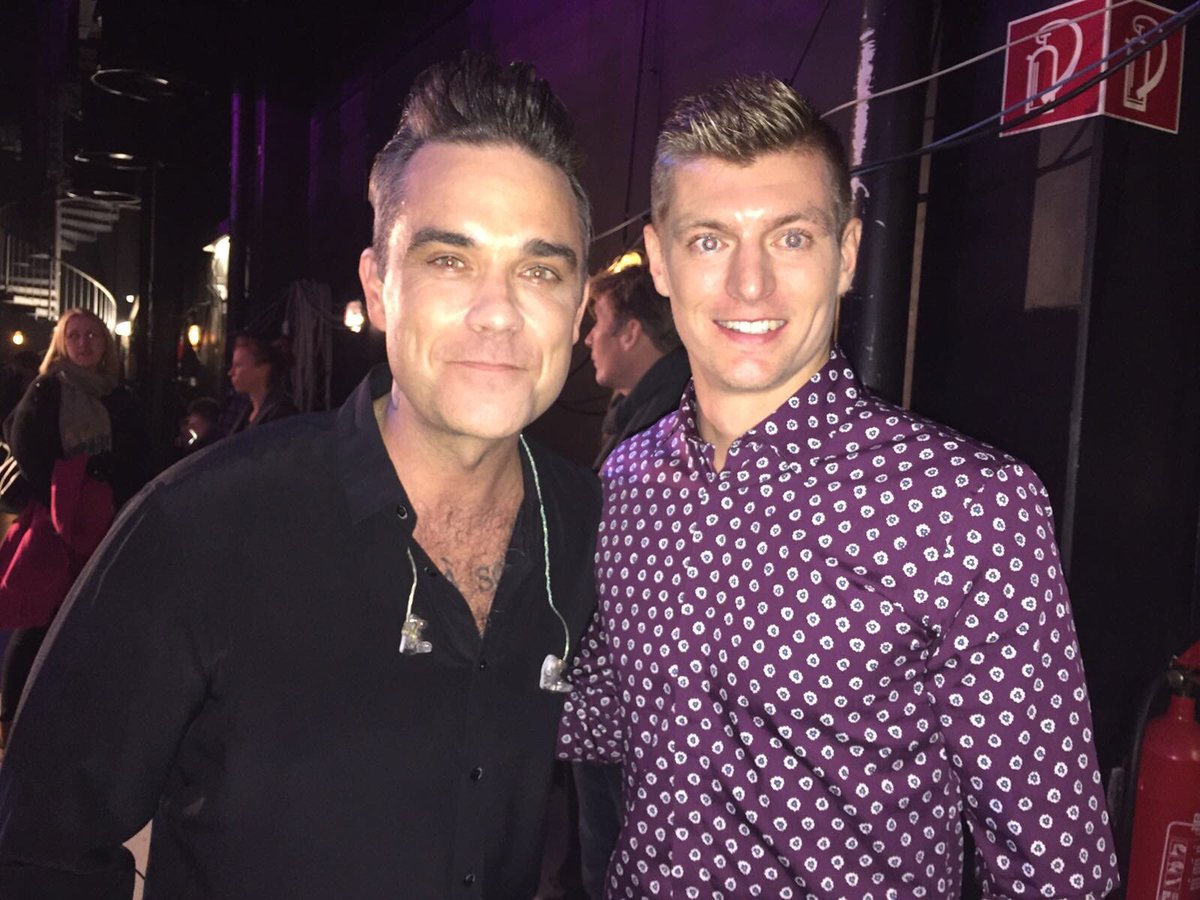 ToniKroos's tweet photo. This living legend is a great guy! Love him. Was a pleasure to meet you @robbiewilliams https://t.co/AsTvp3XFth