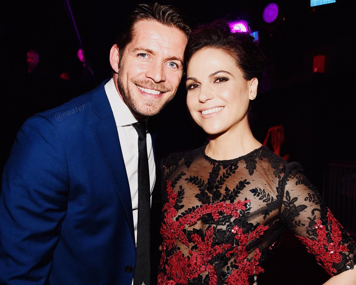 MissHook007's tweet photo. #RobinHoodReturns & I'm filled with happiness!!! ❤️❤️❤️@sean_m_maguire @LanaParrilla #OnceUponATime #OutlawQueen #RobinHood https://t.co/Mlcy0jYQUR
