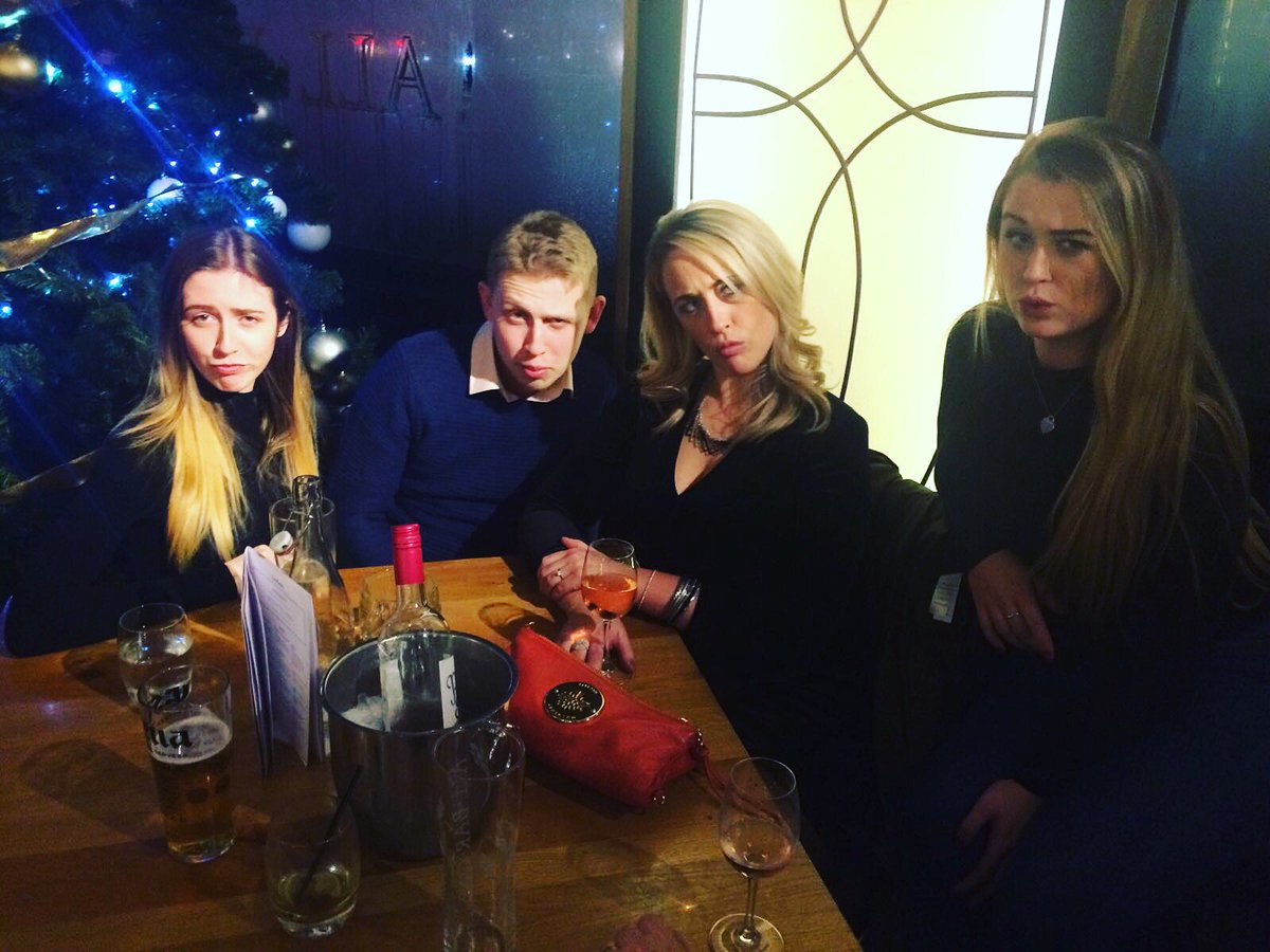 beccarrrrr's tweet image. When my boyfriend and his family all look great doing 'blue steal' and I just look confused. 😂💙 #MajorFail #ImATrier #ModelReady