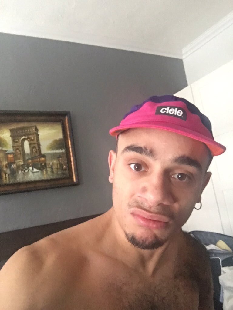 gvllom's tweet photo. jsp même pas koi dire srx..... https://t.co/LKjQWV68i4