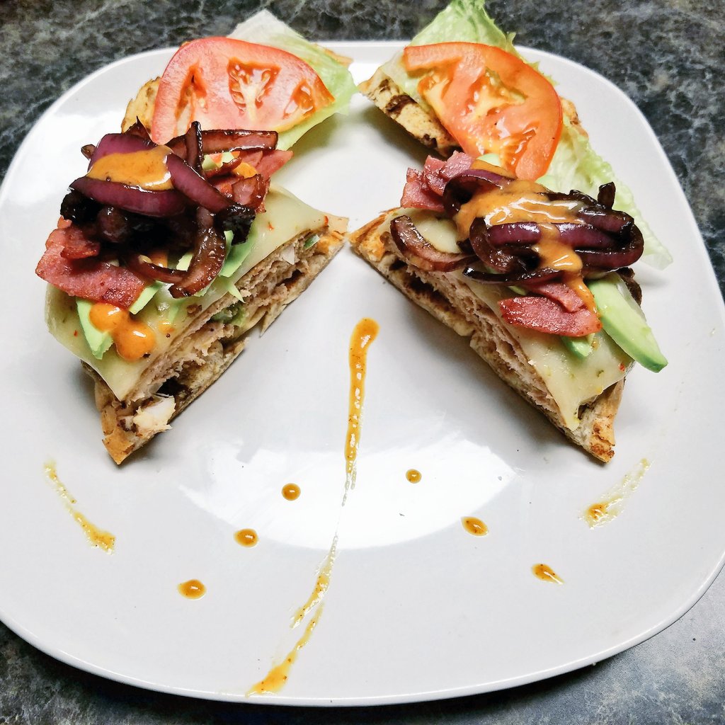 LoadedBite's tweet image. #Mondaymotivation Eat Good. Eat More. Eat Right.

My Loaded Cinnamon Raisin Turkey Shrimp Burger🔥 

Food should never be boring! #Good #Eats