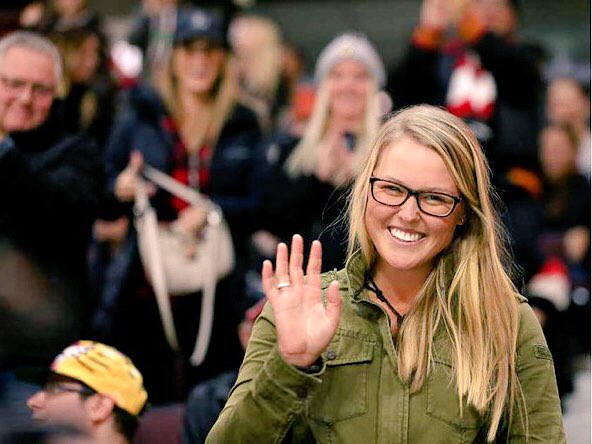 BrookeHenderson's tweet image. Pretty cool to receive standing ovation @Senators game!! Great game and great company!! Go Sens Go!