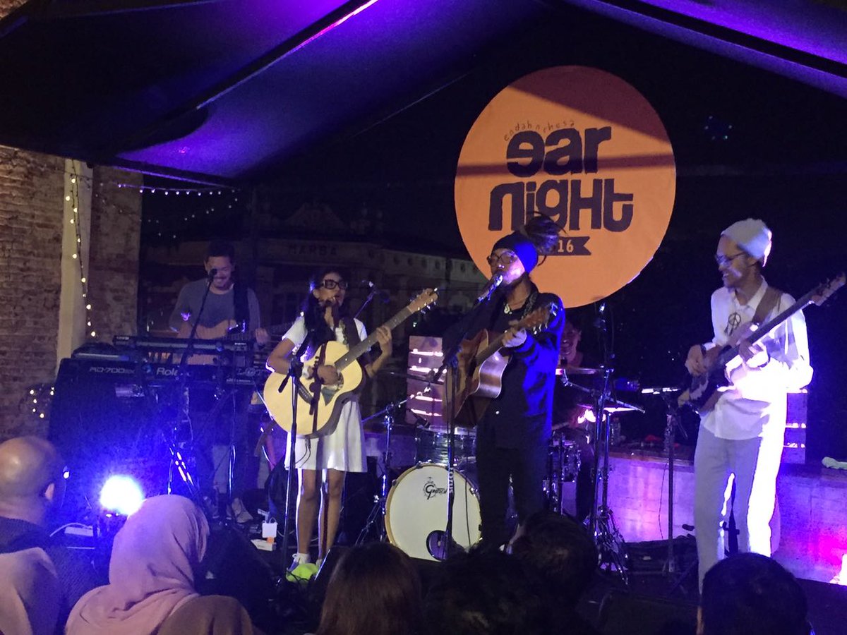 #DDHEAR kembali bermain bersama membawakan lagu karya <a href="/dialogdinihari/">Dialog Dini Hari</a> "Oxygen" #earnightreport