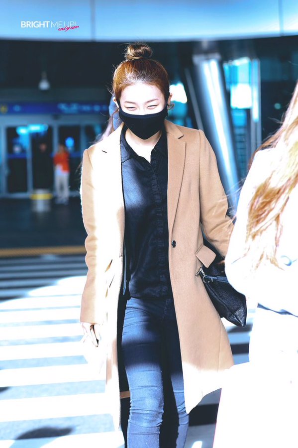 fansim_'s tweet photo. [1년 전 슬기] 151206 인천공항 입국 레드벨벳 슬기 1 📷
출처 : Bright me up, Irreplaceable 님 🙏
#RedVelvet #강슬기 #FANSIM #팬심 https://t.co/3icnUq1U45