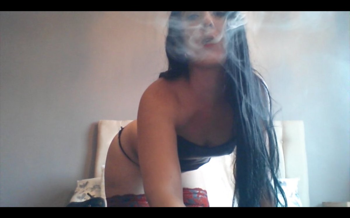 MissSaffy1's tweet photo. watch #smokingfetish clips on https://t.co/B0nEMFlad3 #cigar #fetish #Domme #Mistress misaffy85@gmail.com for #customclips @RTpig @rtdumb https://t.co/DoVv0k3FGW