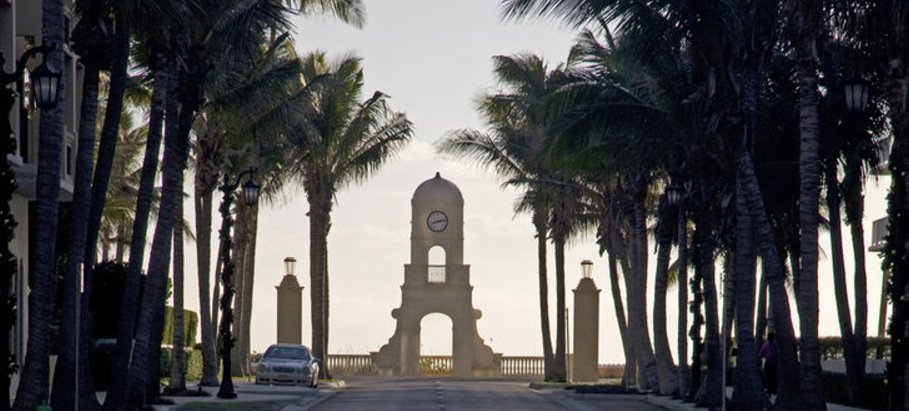 Explore the legendary <a href="/WorthAvePB/">Worth Avenue</a> 👉🏼 bit.ly/2gYIjiB (from <a href="/WhereTraveler/">WhereTraveler.com</a>