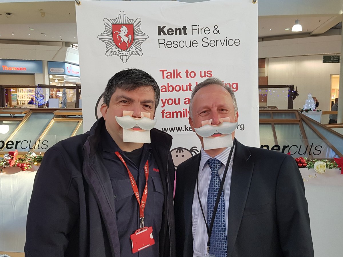 kentfirerescue's tweet image. Thanks Mark Rumfitt, Centre Manager @HempsteadValley for helping us promote #Smilesafe to shoppers - think before you drink &amp;amp; cook this Xmas