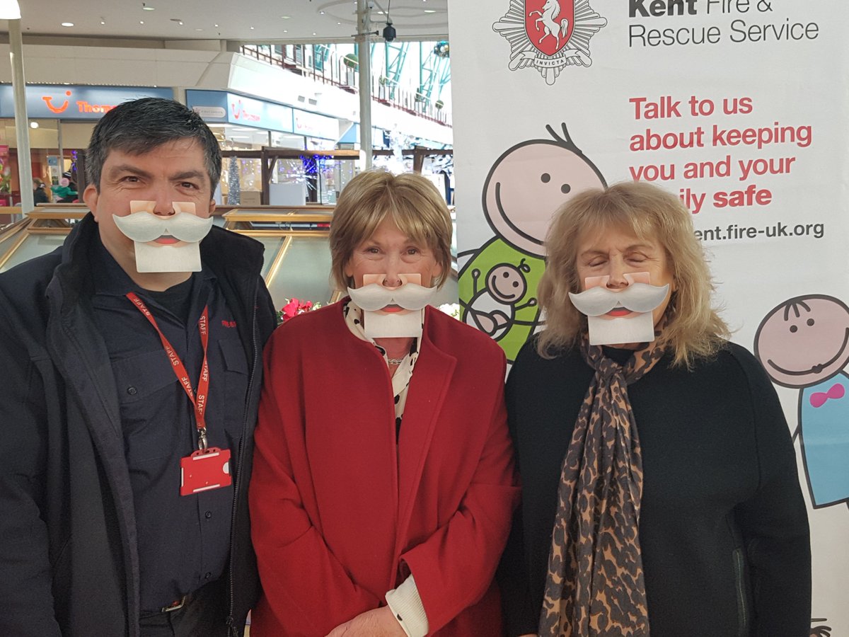 kentfirerescue's tweet image. Thanks Mark Rumfitt, Centre Manager @HempsteadValley for helping us promote #Smilesafe to shoppers - think before you drink &amp;amp; cook this Xmas