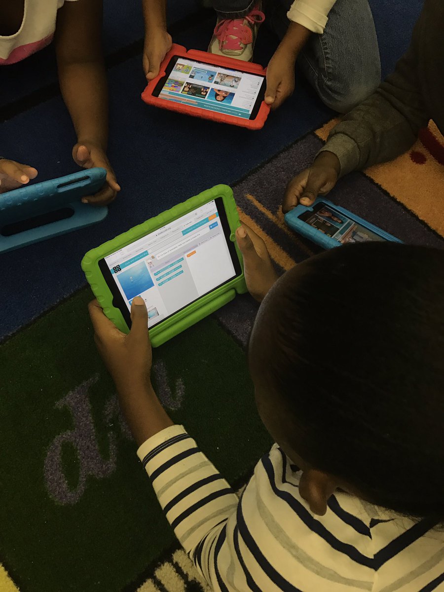 WHElementary's tweet photo. The #hourofcode is in full effect at Westwood! @BrowardSTEM #browardcodes #bcps #computerscince #browardschools https://t.co/cnpXUEZ9RX