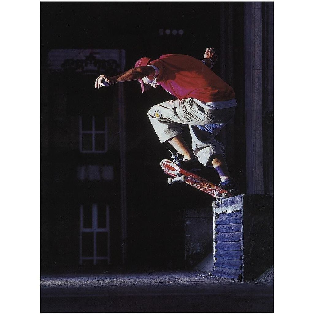 Sidewalkmag's tweet photo. Switch crooked grind in #year2000 #gear from #DanRees @danrees from #sidewalk052 caption claims photo @sidewalkhorโฆ https://t.co/seN4FliGkL