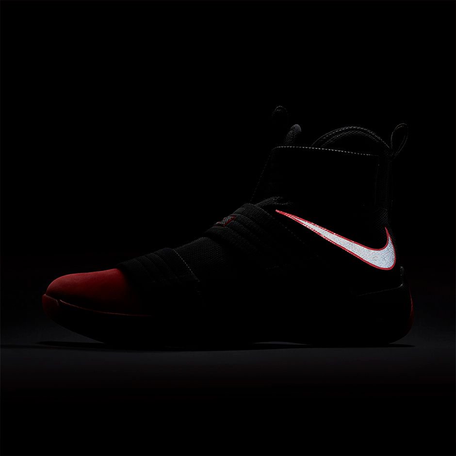 DunkShop_RS's tweet photo. ⚫️🔴LEBRON SOLDIER X SFG "RED TOE"🔴⚫️
Naruči na 👉https://t.co/QZFCyKdJbu
#Dunkshop #LeBron #NikeBasketball https://t.co/B60rK7GULg