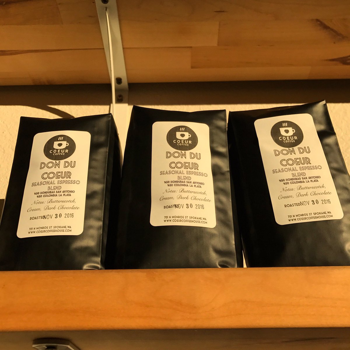Coeur_Coffee's tweet photo. Have you tried our house roasted blend? It's 50% Colombia La Pata and 50% Honduras San Antonio and 100% delicious!! https://t.co/XO0HAXMaB6
