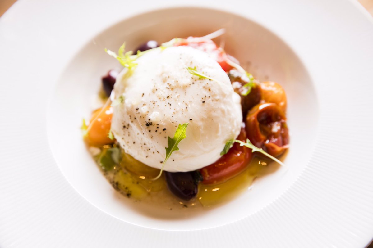 greysalt_'s tweet photo. heirloom tomato + burrata, capers, olive oil + grey salt #getgrey #greysalt #meatlessmonday https://t.co/i6rNZwFR6X