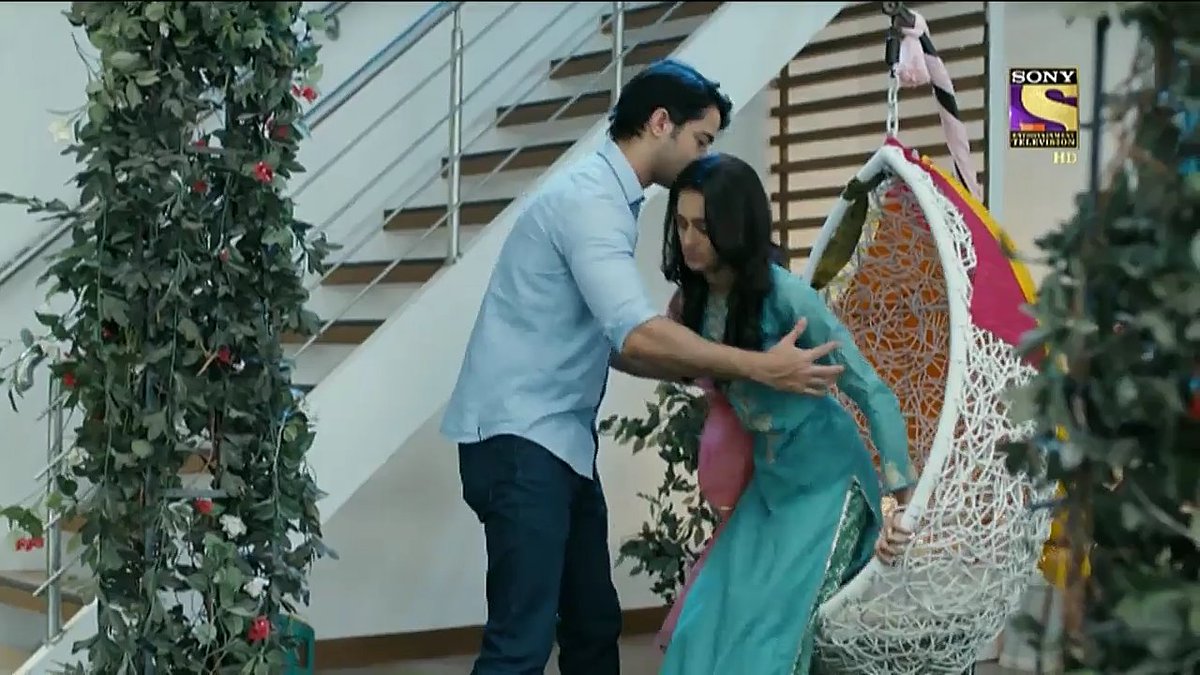 _DevAkshi_'s tweet image. Caring hubby
#hubbygoals 
@Shaheer_S @IamEJF @MamtaYPatnaik @YashAPatnaik #200episodesofKRPKAB 
Superb episode 👏👏👏