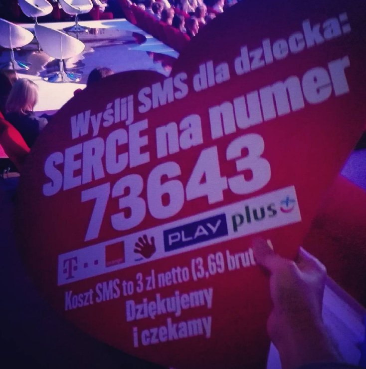 Fakt_pl's tweet photo. Ania #Rusowicz też śpiewa dla @FundacjaFaktu. Dziękujemy! #SerceDlaDzieci #pomoc @TVP @onetpl https://t.co/HYiVlmJJUy