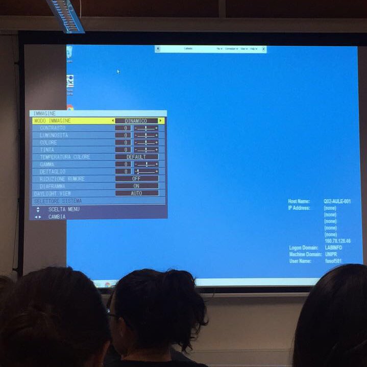annafleur_'s tweet image. Con Windows 98 in aula centrale
Andiamo a comandare #unipr #unitop #supertecnologici