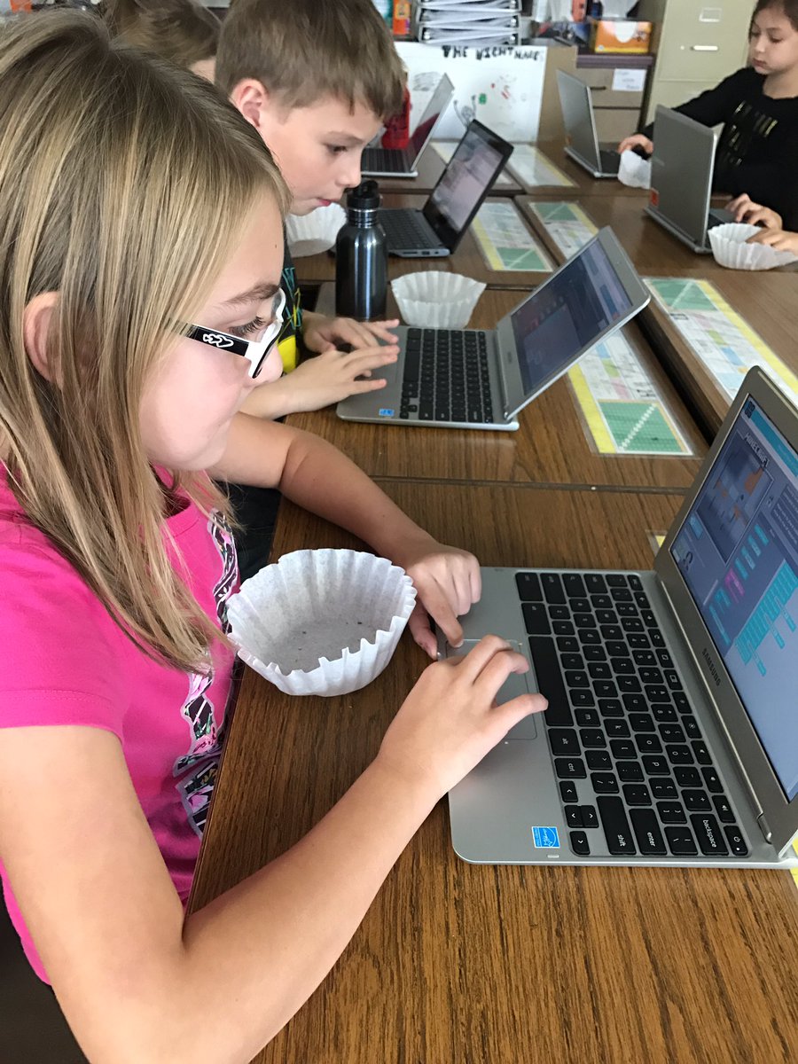 MrBudekWDP's tweet photo. Minecraft is no match for Katelyn as she is making codes for Lava! #wdpww #wdpcodes https://t.co/5eSkyG2uux