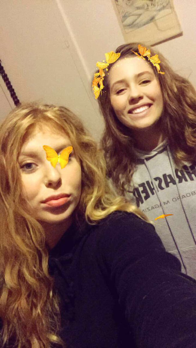 sylviaparanto12's tweet photo. chlobug is six frickin teen ☹️�� https://t.co/TFvvGKARIi