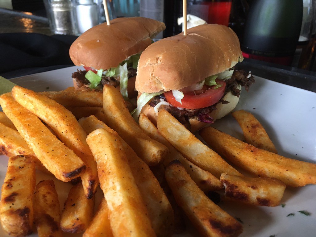 myelaneapp's tweet photo. The new face of "fast" food. No wait, no regrets. Unreal food prepped to meet my arrival. Thank you Wildfire! https://t.co/pE4eAPYSDn