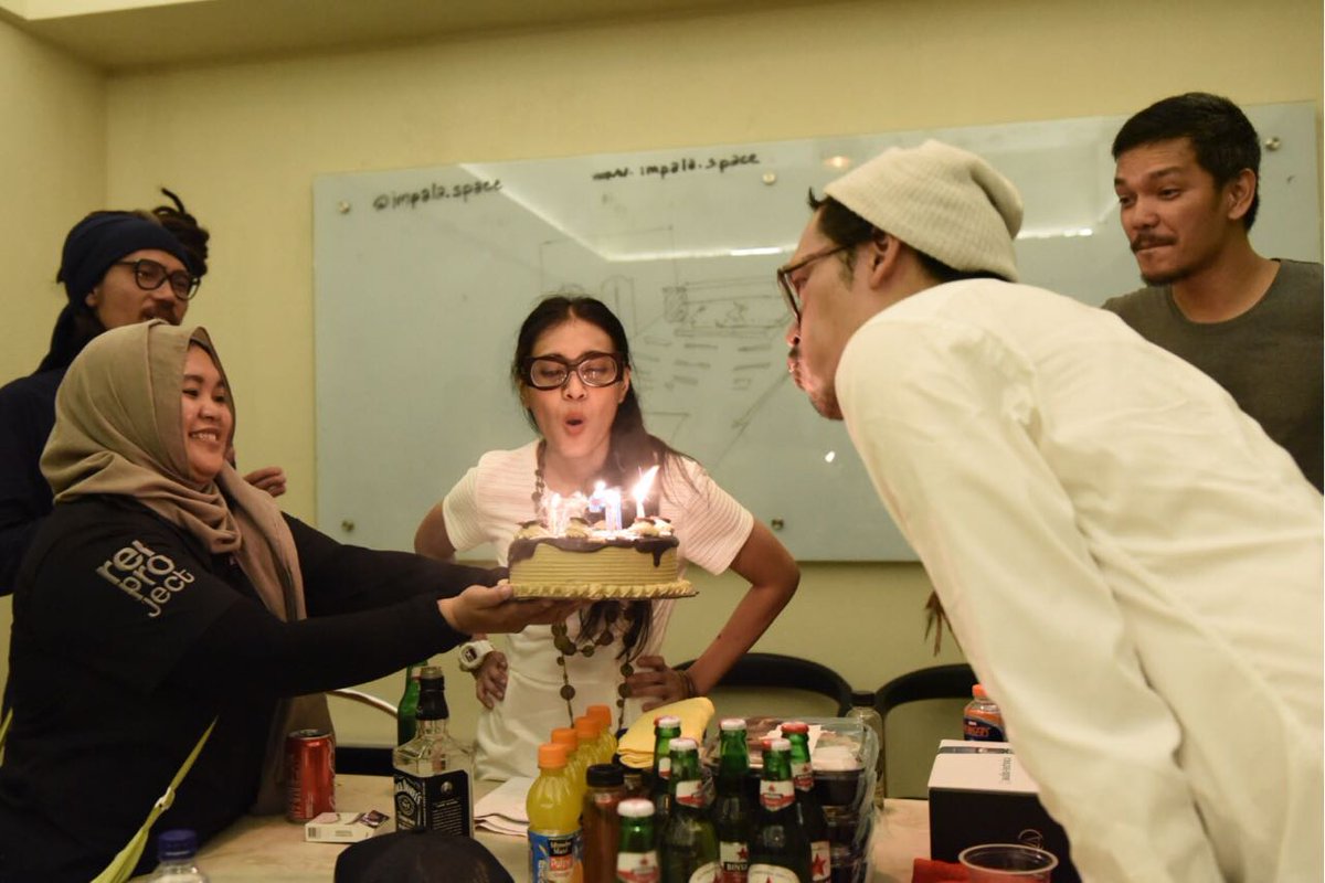 At backstage, celebration is still going on! An anniversary cake from earteam~ #earnightreport