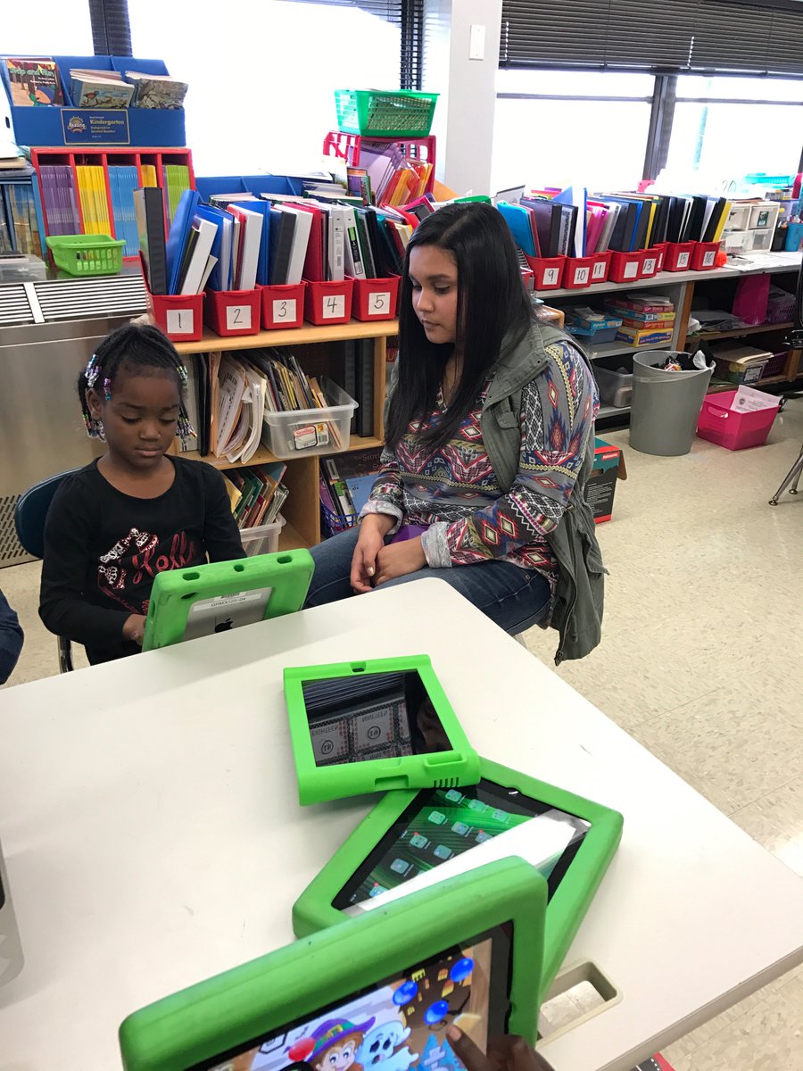 webblaura's tweet photo. #cmaprincipal https://t.co/K1TmKkjNQ1