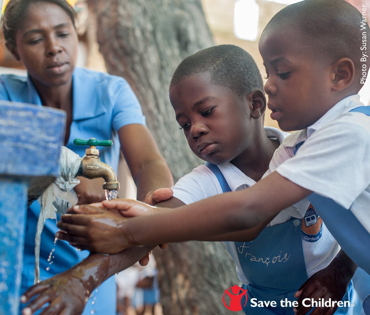 SavetheChildren's tweet image. In Haiti, we're training school directors, teachers &amp;amp; parents to strengthen programming and improve children's reading skills.