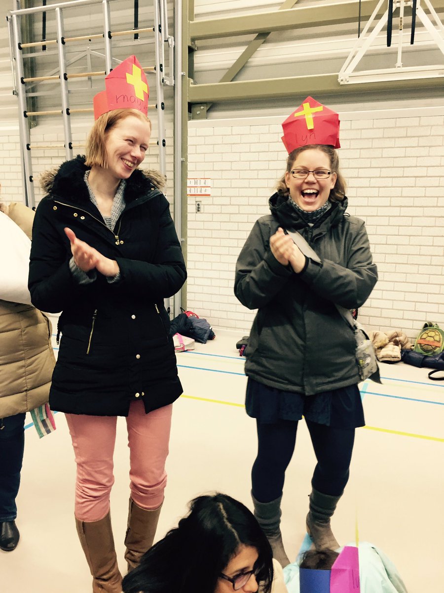 DoanhTruong's tweet photo. Onze nieuwste 'hulpsinten en pieten' #dankusint @Sabrina15181 @schoot_annelies @nadiabharos @RiazAbdoelkarim @Larcstar @BinaS2015 https://t.co/583BgiuouJ