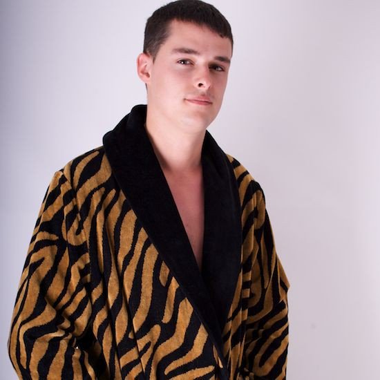 AstonsofLondon's tweet photo. Luxury Dressing Gown in XL. Now £55!  https://t.co/sRG89MCr4o https://t.co/ggkDVn0kdJ