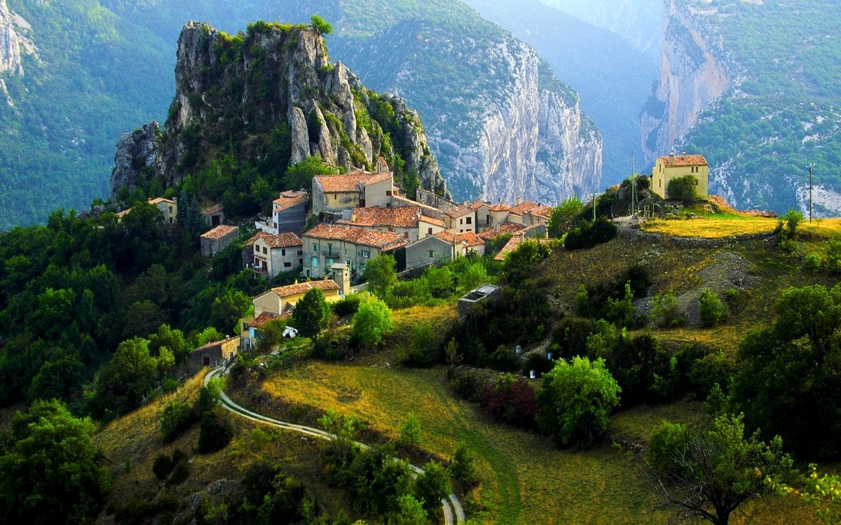 world_guide1's tweet photo. #world_guide1  #شاركنا_بصورك #rougon #Village in #France https://t.co/eRggbXVyPb