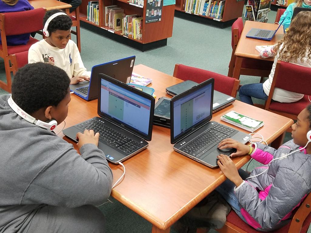 OHES_Covington's tweet photo. Coding with Moby @OHES_MC #ncssbethebest https://t.co/rlqBI6qBSa