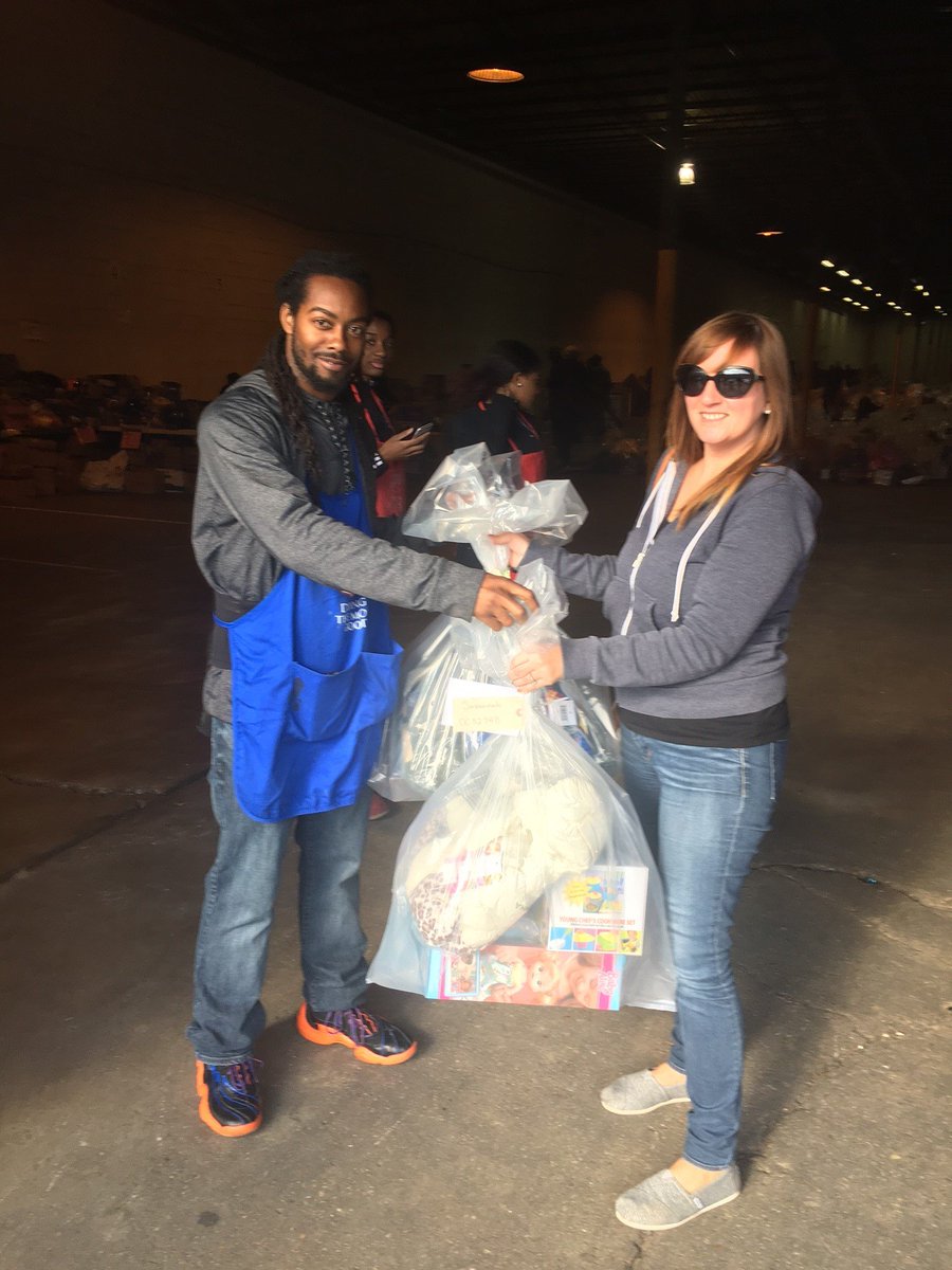 makovsky's tweet photo. Our Washington DC office delivering gifts for our @SalArmyNCA angel. #MakEnergy #AngelTreeNCA #LoveWhereYouWork https://t.co/EfUqGJUsja