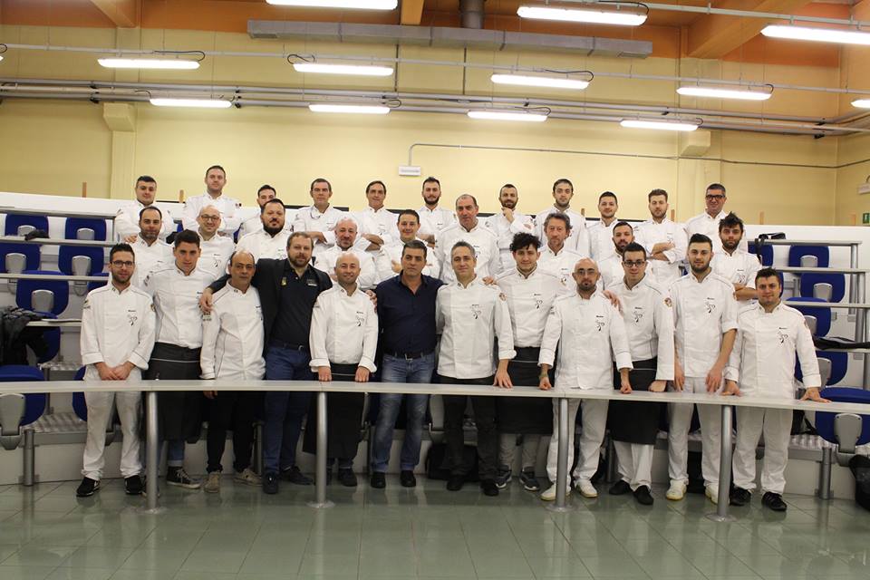 Frumenta's tweet photo. Quota 197 istruttori! #PizzaNewsSchool #GrandiMoliniItaliani #pizza #impastiamolafelicità https://t.co/UdUlgmlJ12 https://t.co/9TZMAkaRQo