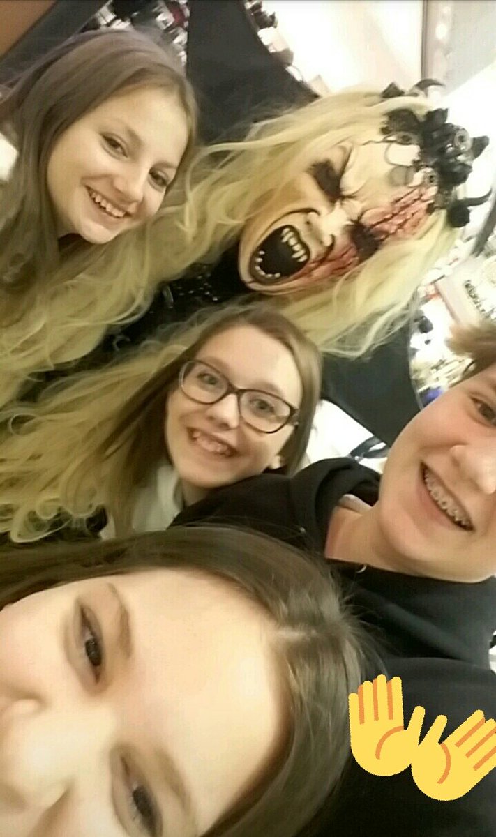 annika_dg's tweet photo. HAB EUCH LIEB❤👀 https://t.co/xFMauV2SOb