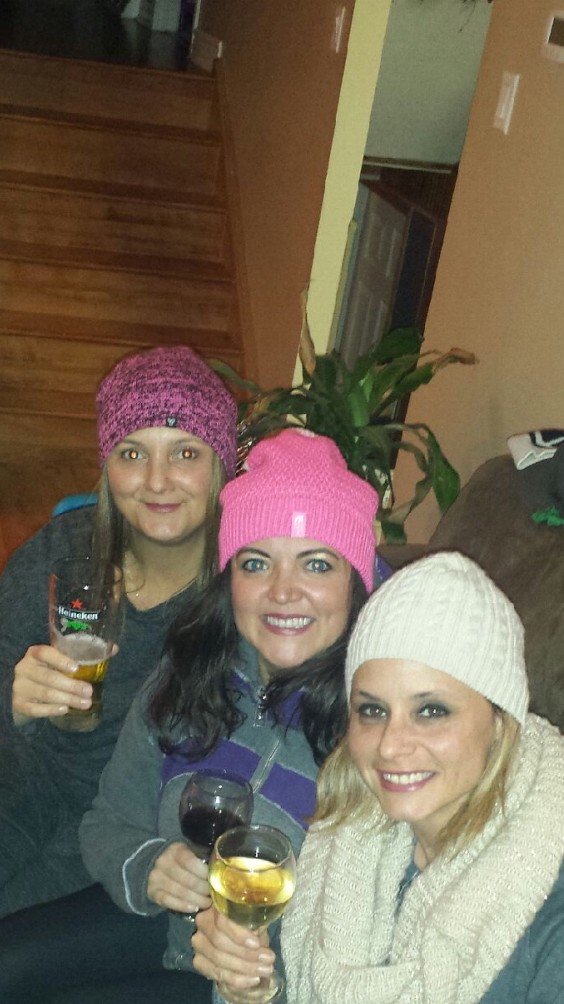 theamandi's tweet photo. #toqueparty! #chillinwiththeneighbours https://t.co/ULXl2eBriM