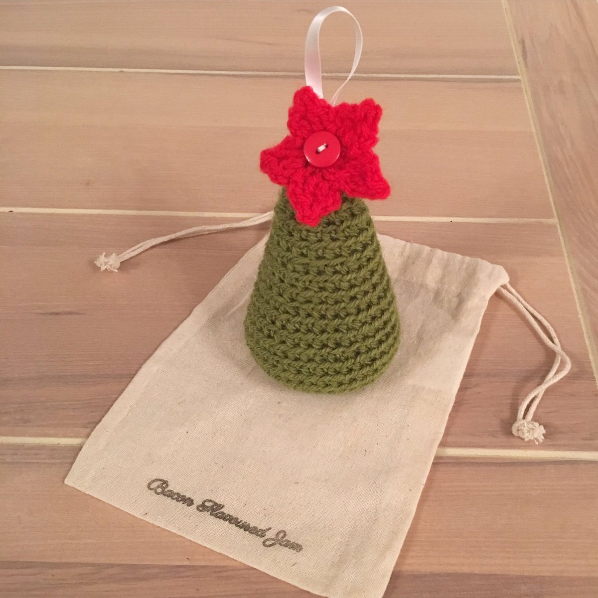 @dl4bnews This year I've Handmade these cute Christmas tree hangers! #craftychristmas