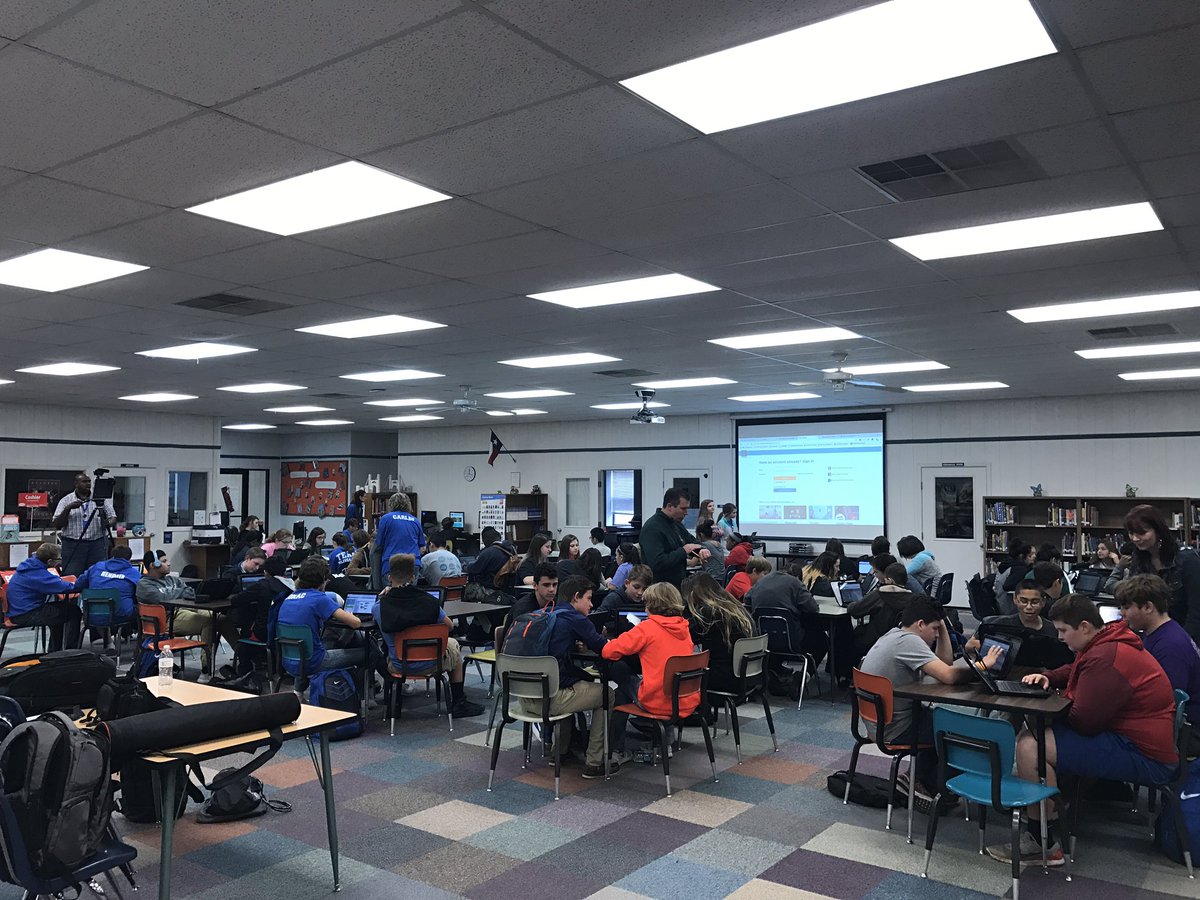 InTechHughes's tweet photo. Getting the week started at RJH. @whatsnewatrjh #risdintech #HourofCode https://t.co/vThXILid7o