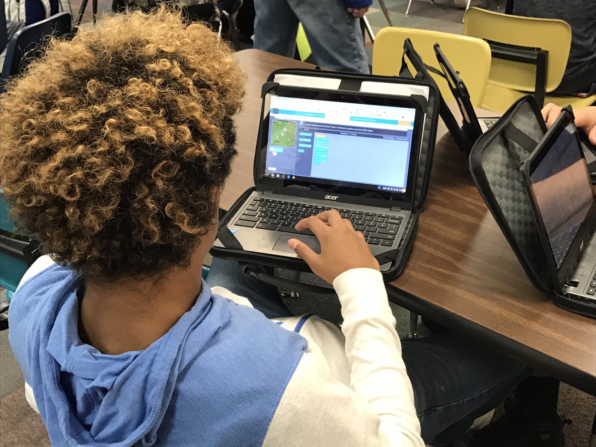 InTechHughes's tweet photo. Getting the week started at RJH. @whatsnewatrjh #risdintech #HourofCode https://t.co/vThXILid7o