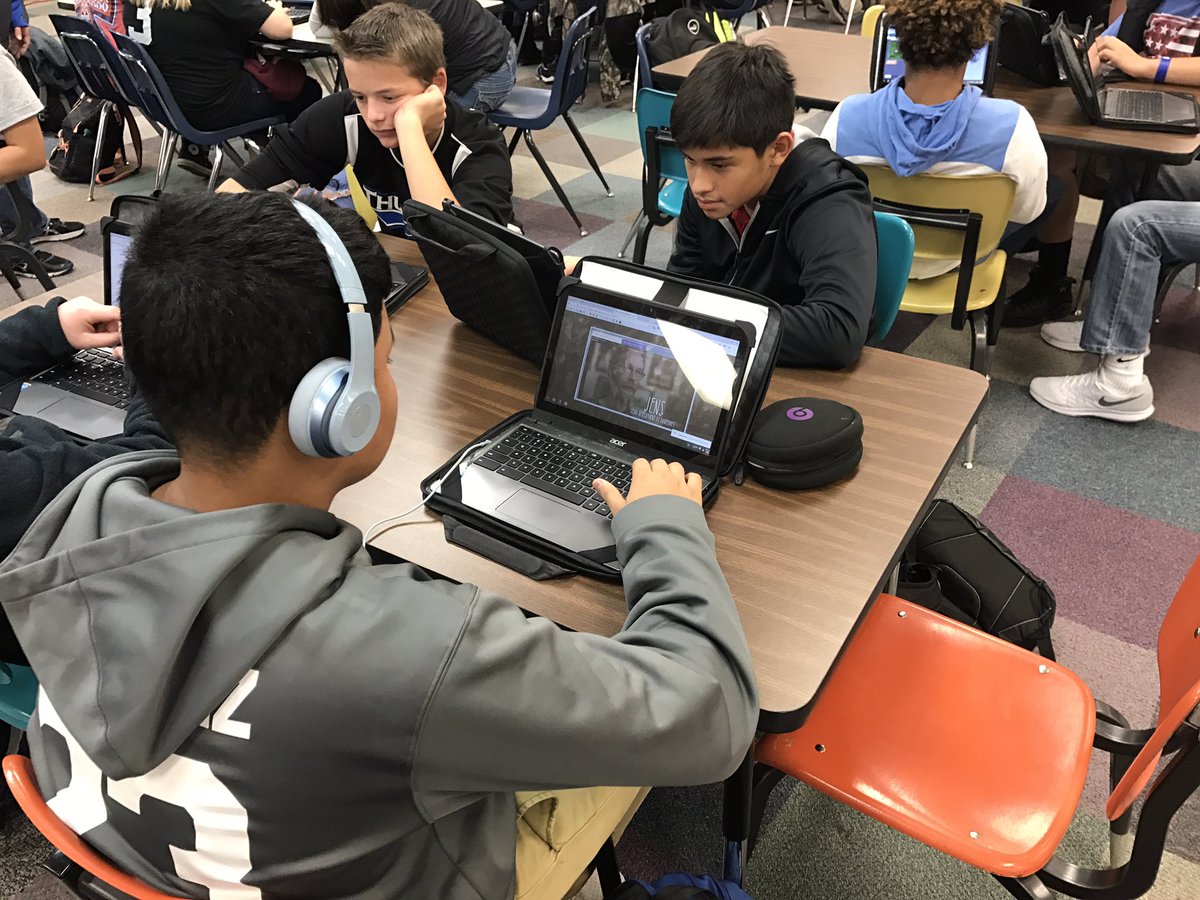 InTechHughes's tweet photo. Getting the week started at RJH. @whatsnewatrjh #risdintech #HourofCode https://t.co/vThXILid7o
