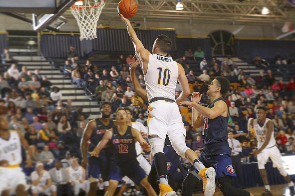 francisalonso10's tweet photo. Game day against Mars Hill @ 7:30pm at the Coliseum! Come out and help us getting the 6th W in a row! #LetsGoG #BeatMHU 6๏ธโฃโ https://t.co/otETRM1Ivx