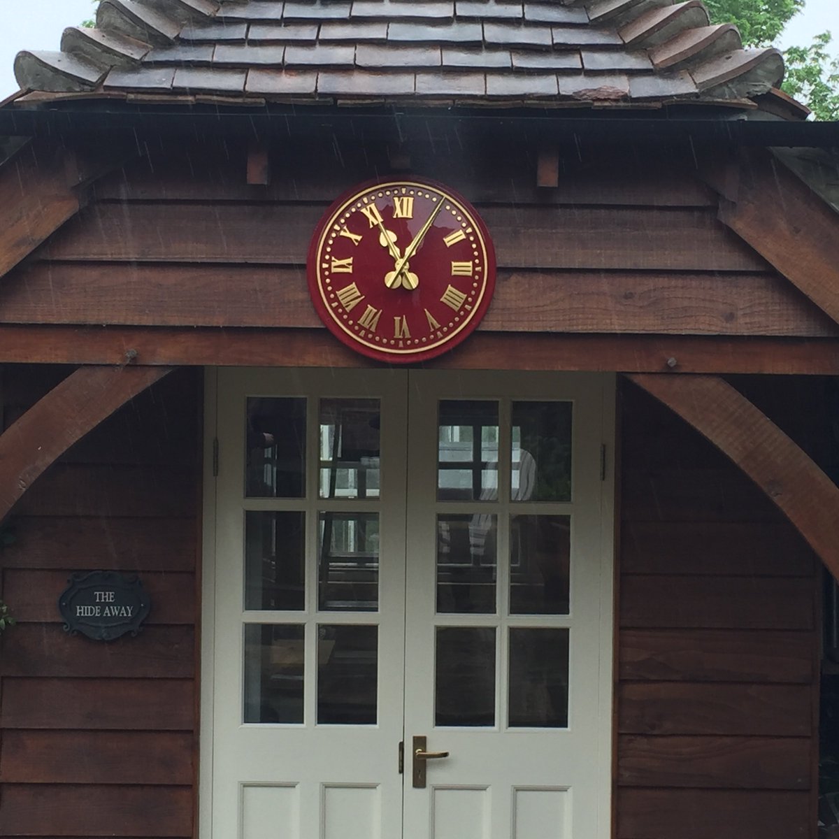 Exteriorclocks's tweet photo. That's one way to spruce up your secret hideaway #hideaways #secret #clock https://t.co/PiPhGYvA6S