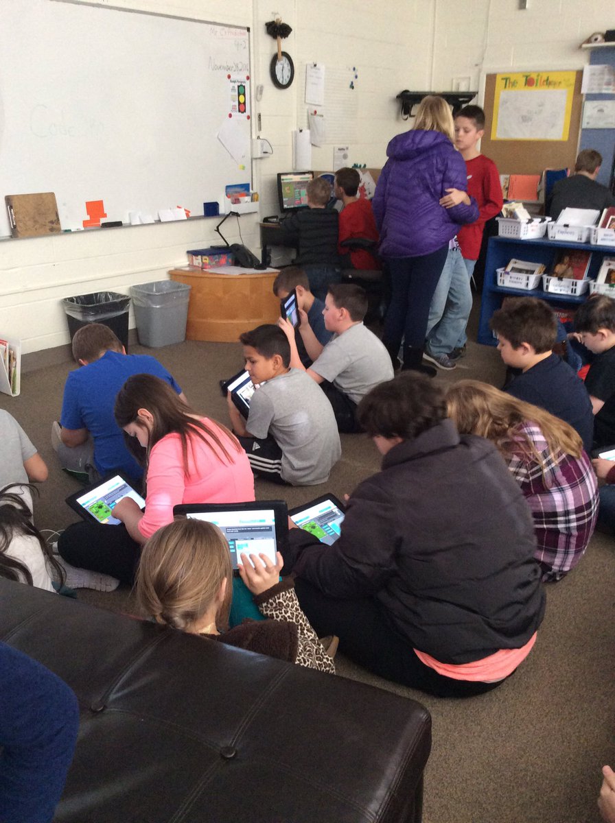 TaylorArehart1's tweet photo. Building with @Minecraft for #HourofCode week! @MrCTigers @MissStone12 #essdexcels https://t.co/QeNnKfPiJy