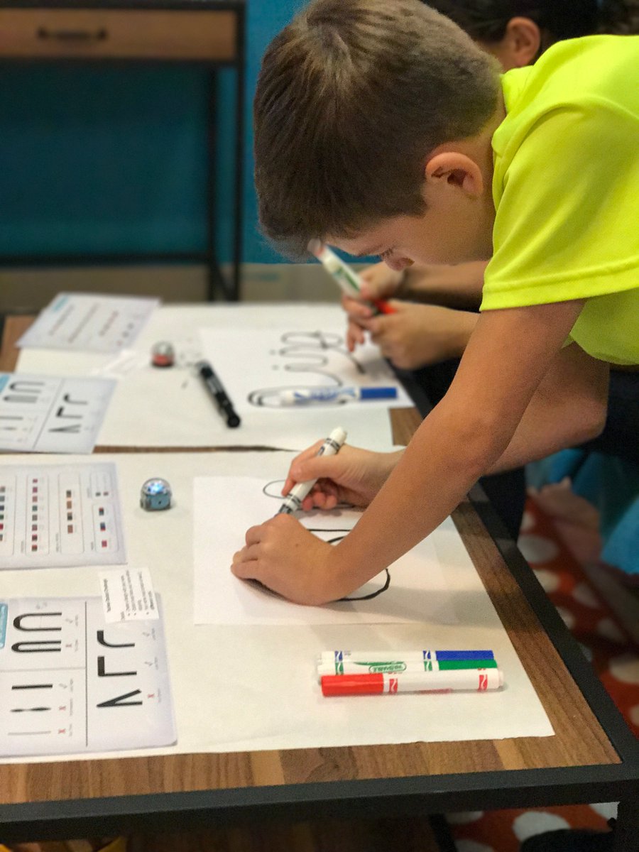 MeStarSosa's tweet photo. Coding w/ @OZOBOT ! #good2beLOE #rrisd #rrisdtech #hourofcode #code https://t.co/GS9cnQSkaE